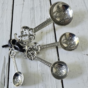 Ornate measuring spoons - Vintage measuring spoons - Metal measuring spoons - Decorative Measuring Spoons