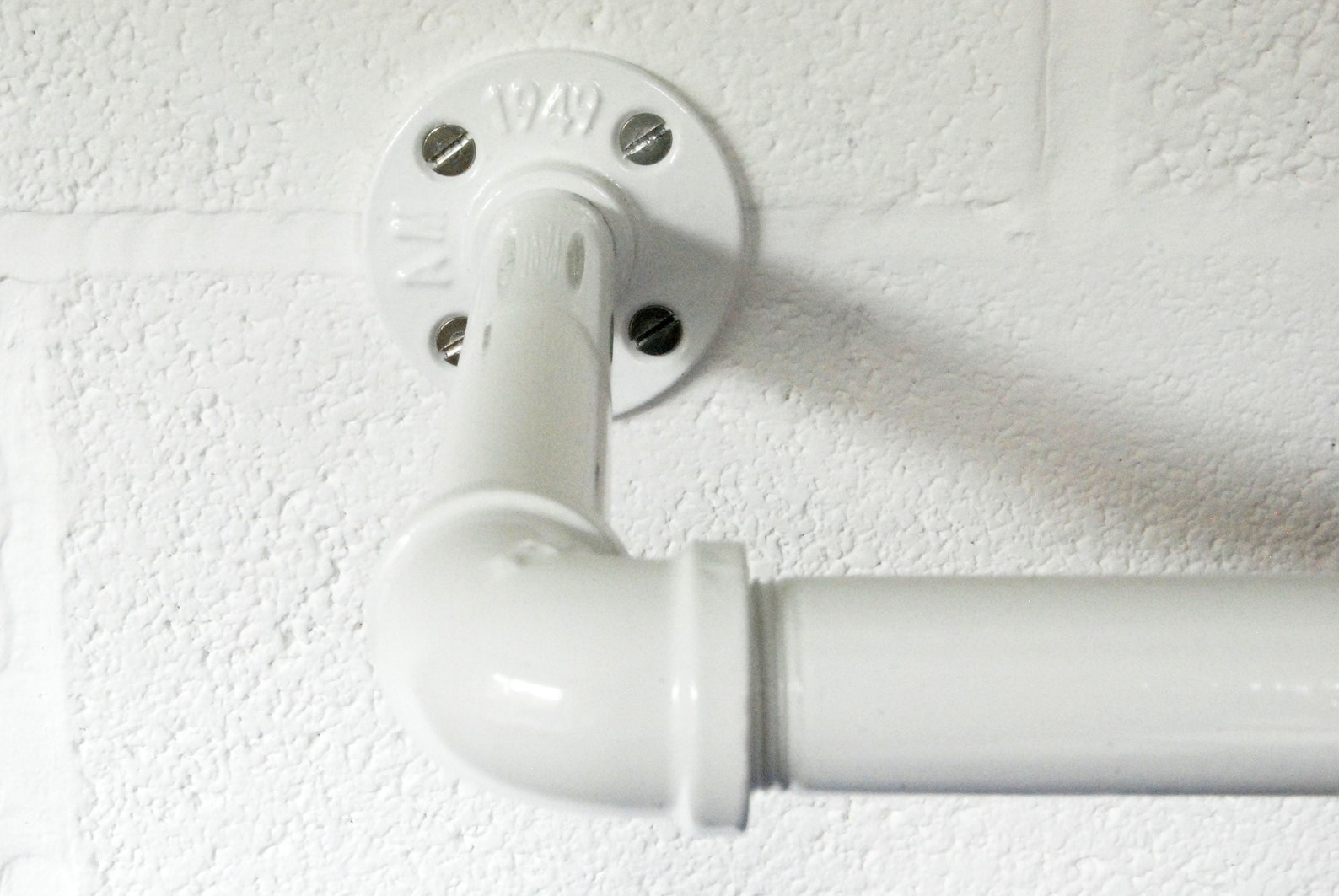 White Pipe Pipework Industrial Clothes Rail Rack Storage Wall Mounted ...