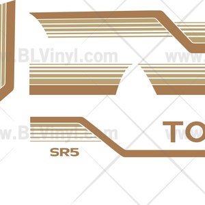 Puede incluir: Un conjunto de calcomanías de vinilo marrón y blanco para una camioneta Toyota SR5. Las calcomanías presentan un diseño geométrico con rayas y la palabra "TOYOTA" en una fuente en negrita.