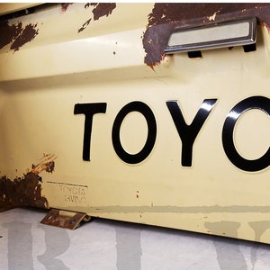 1979-1983 Center-Latch Tailgate Decal Set w/ &#39;4Wheel Drive&#39; and &#39;SR5&#39;