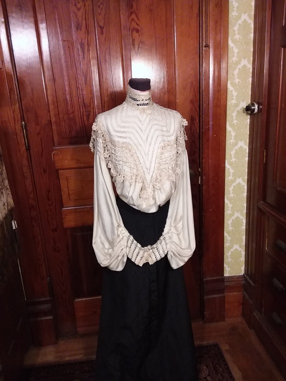 Edwardian Silk Blouse Ca 1910 Pigeon Breast Front