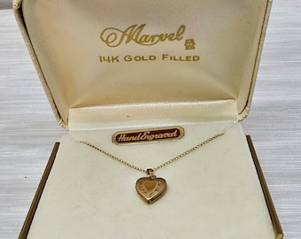 Mini medaglione a cuore riempito in oro 14K, catena da 18", NOS della Marvel