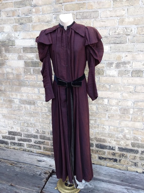 Ca. 1880's Victorian Purple and Black Jacquard Day