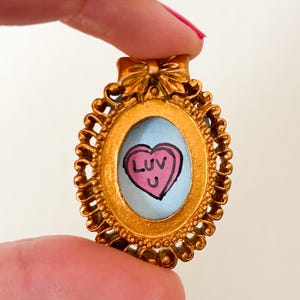 Imán de corazón de caramelo pintado a mano para San Valentín