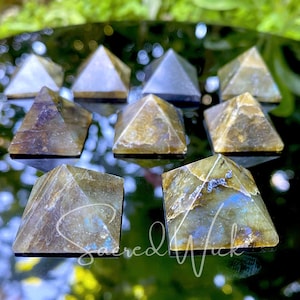 Labradorite Crystal Pyramid for Magick, Intuition, Spirituality, Self-Mastery, Psychic Abilities, Meditation, Crystal Healing, Crystal Grids