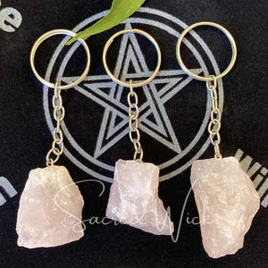 Rosenquarz Natürliche Kristall Schlüsselanhänger für Anziehende Liebe, Herz Chakra Aktivierung, Heilung, Selbstliebe, Gemeinschaft, Ausgleich Ihrer Energie