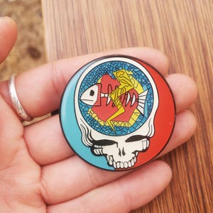 Stealie pin