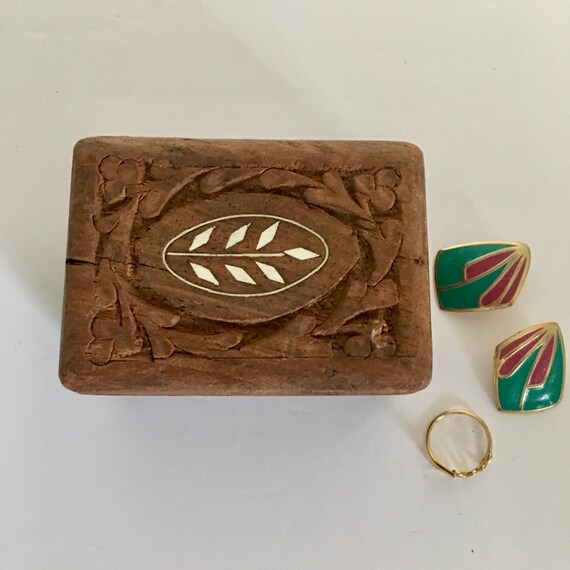 small hand carved wooden carved jewelry box | vintage wooden trinket box