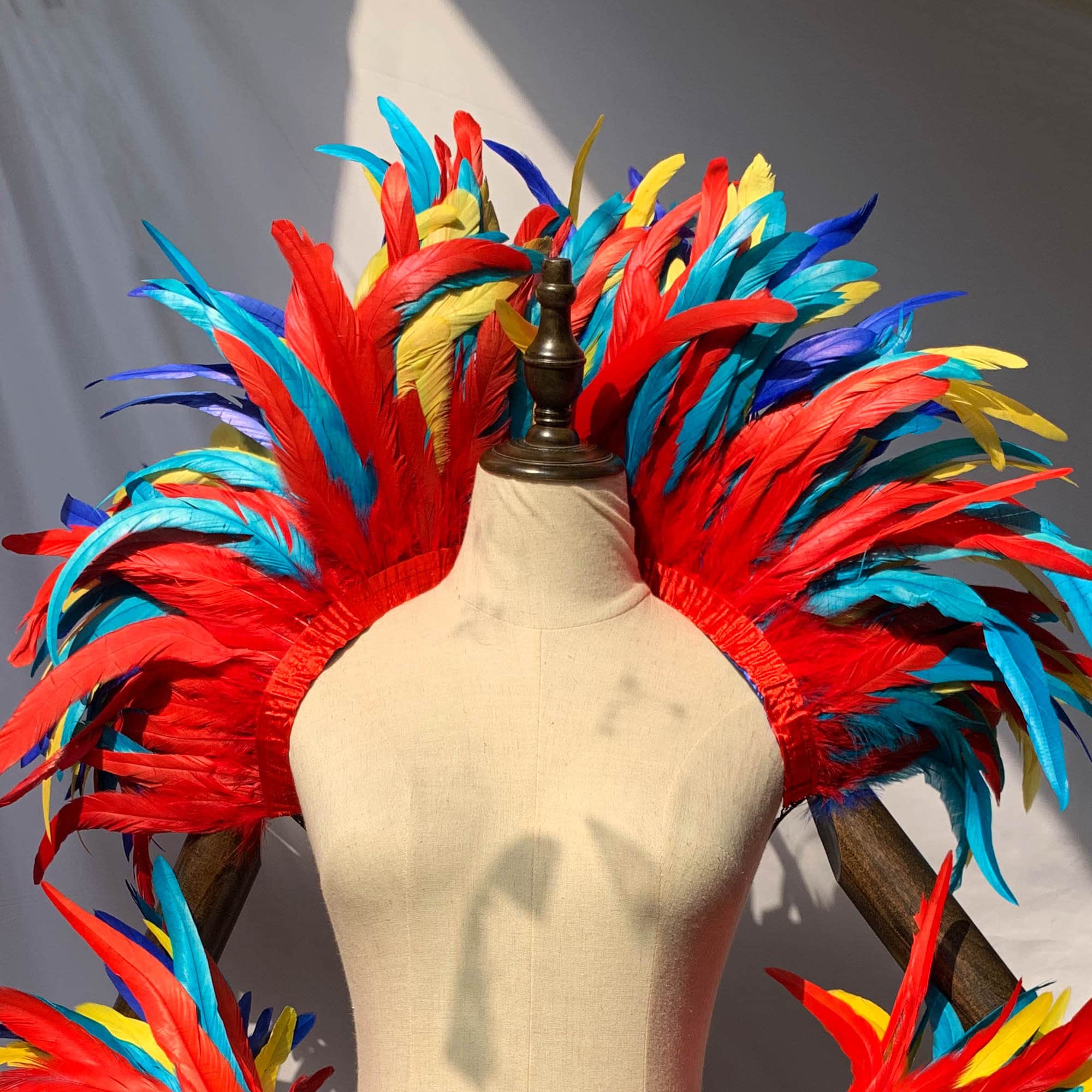 Capa de plumas naturales, chal gótico, envoltura de hombro, disfraz  esponjoso de plumas de pluma para Halloween Cosplay