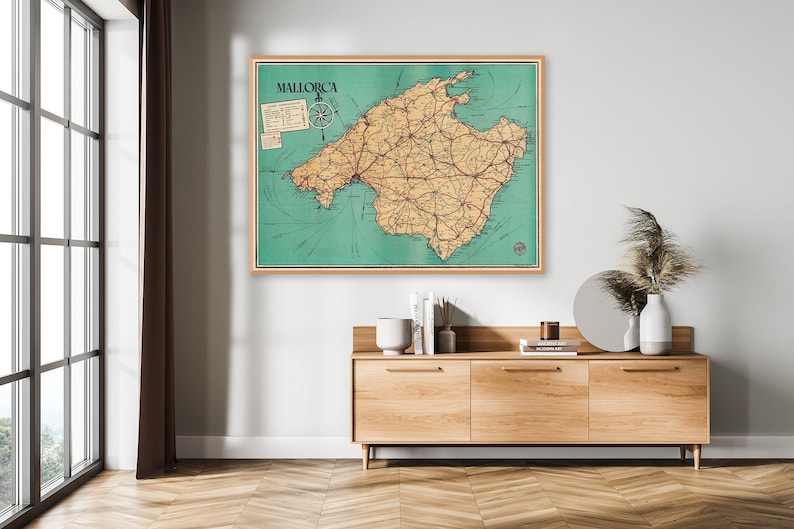 Vintage tourist map of the Balearic Island of Mallorca or Majorca, Mapa de la Isla de Mallorca. image 1