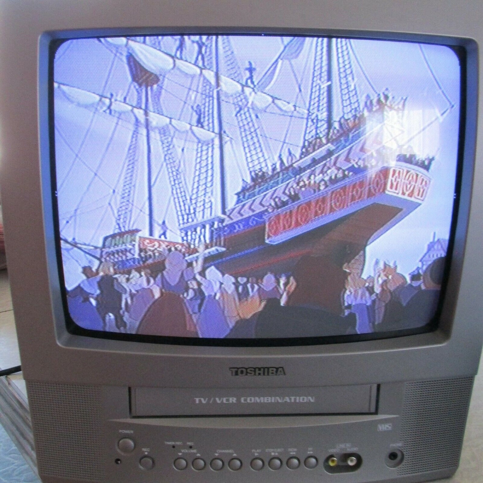 Toshiba 13 in Tv VCR Combo VHS Player MV13N3 Gaming CRT