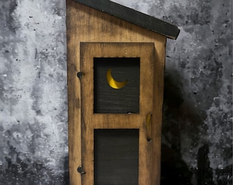 Primitive Outhouse | Bathroom Decor