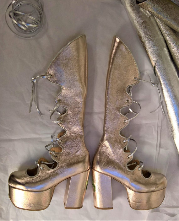 Isabella Mars Curvy Lace Up Platform Glam Anni 70 Disco Stivali Scarpe Metallico Champagne Dusty Pink Pelle Argento Lacci e profili Fatti a mano Etsy Italia