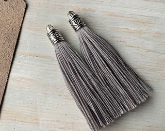 2 Quasten, taupe , aus Baumwollgarn 8 cm Tassels