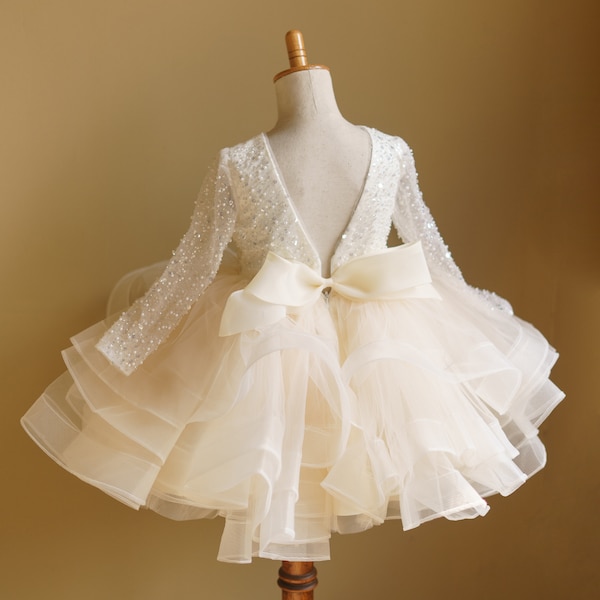 Blumenmädchen Kleid, Hochzeit, Champagnerfarben, Elfenbeinfarben, Organza, Knielang, Perlenbesetztes Oberteil, Abnehmbare Schleife  (D030)