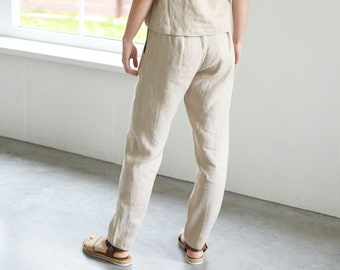 Vendita di campioni! / Pantaloni in lino RONDA / Con elastico in vita / Pantaloni in lino leggermente affusolati / Colore beige / La modella indossa la taglia S