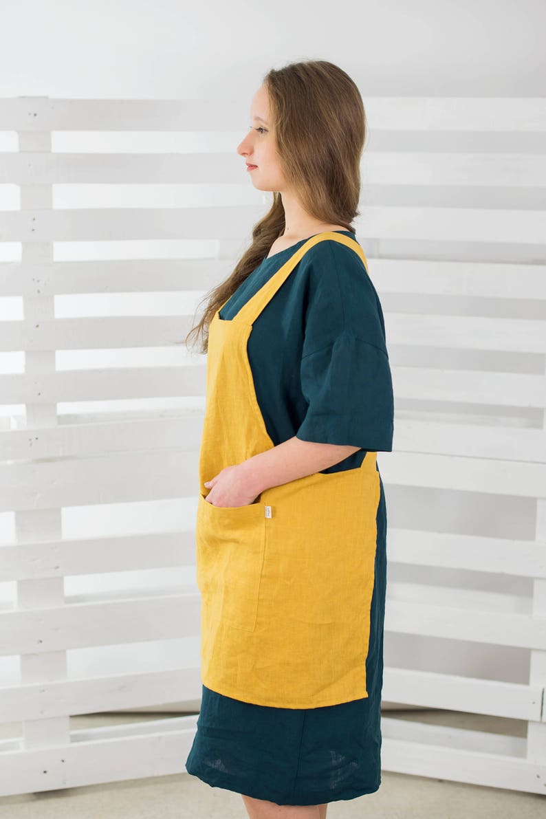Gardening apron with pockets in front ROSEMARY / Japanese apron / Washed natural linen apron / Short Japan apron / Sustainable apron image 2