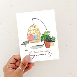 Carte de fête des mères heureuse, maman amoureuse des plantes, asseyez-vous et détendez-vous maman, carte pour maman