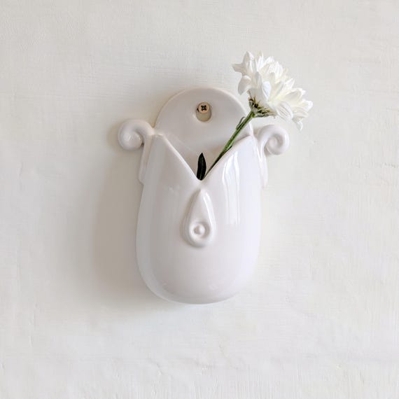 Handgemachte Keramik Wandvase: Minimalistischer Blumenampel, Einzigartige Wandkunst