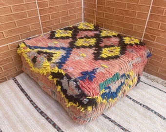 Marokkanischer Berber-Pouf, marokkanischer Vintage-Ottoman, Bodenkissen aus Wolle, handgefertigter Boho-Fußhocker für die Dekoration, Boucherouite-Pouf