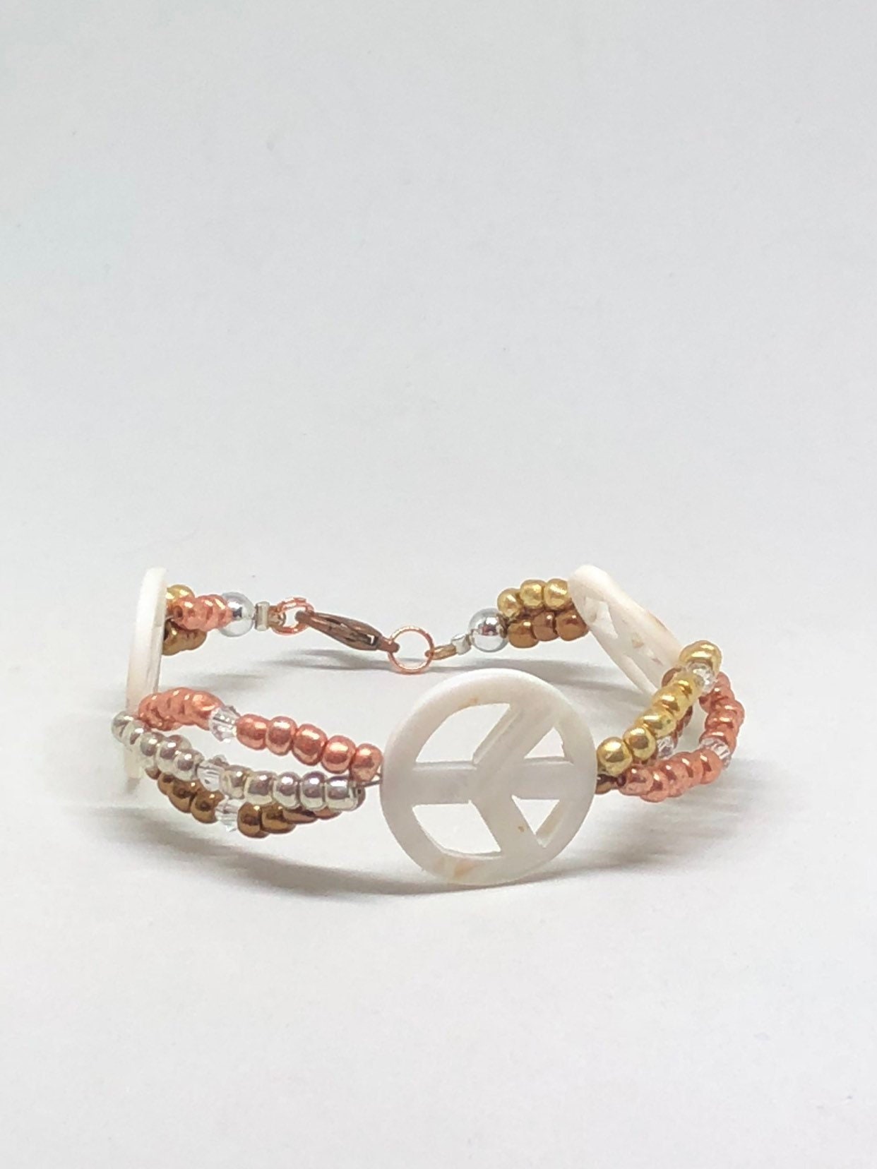 Bracciale con simbolo della pace in pietra lavica, bracciale impilabile Boho - Italia