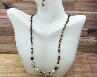Conjunto de collar y pendientes colgantes de turquesa hechos a mano
