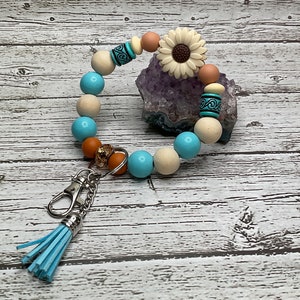 Daisy Flower Turquoise Bead Wristlet Keychain: Handmade Tassel Keyring