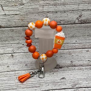 Llavero de calabaza y especias, llavero de otoño, llavero de otoño, llavero de calabaza, llavero de cuentas, llavero, llavero de naranja, hecho a mano
