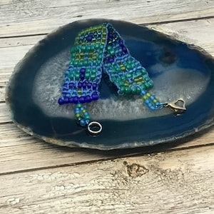 Handmade Sea Glass Beaded Bracelet: Woven Ocean Blue