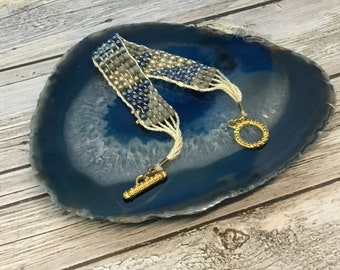 Bracelet de perles de rocaille tissées à la main : gris et beige