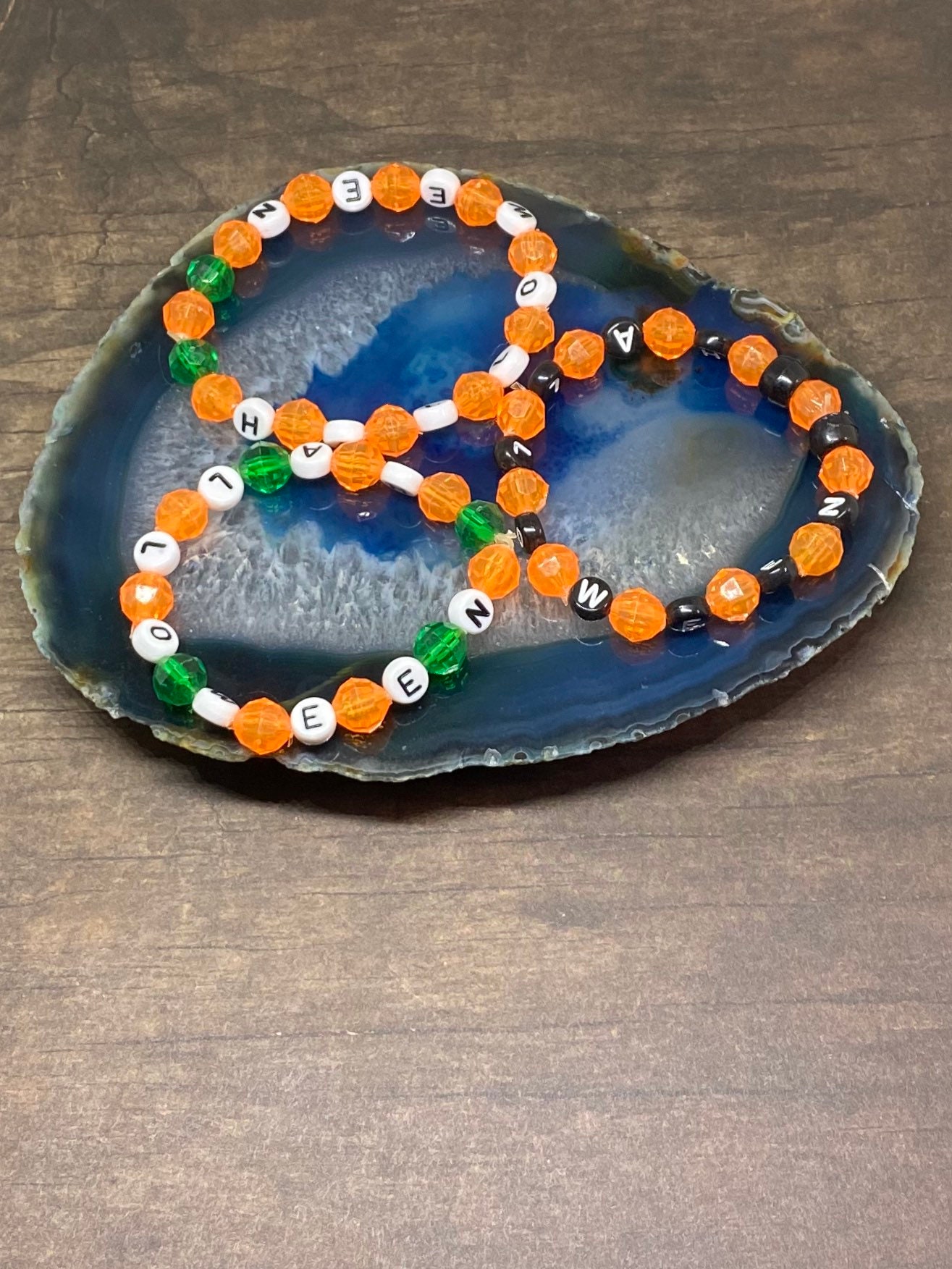 Braccialetti di Halloween, Braccialetti elasticizzati con perline