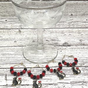 Ciondoli per calici da vino a forma di gatto nero: anelli per calici con perline, set da 4