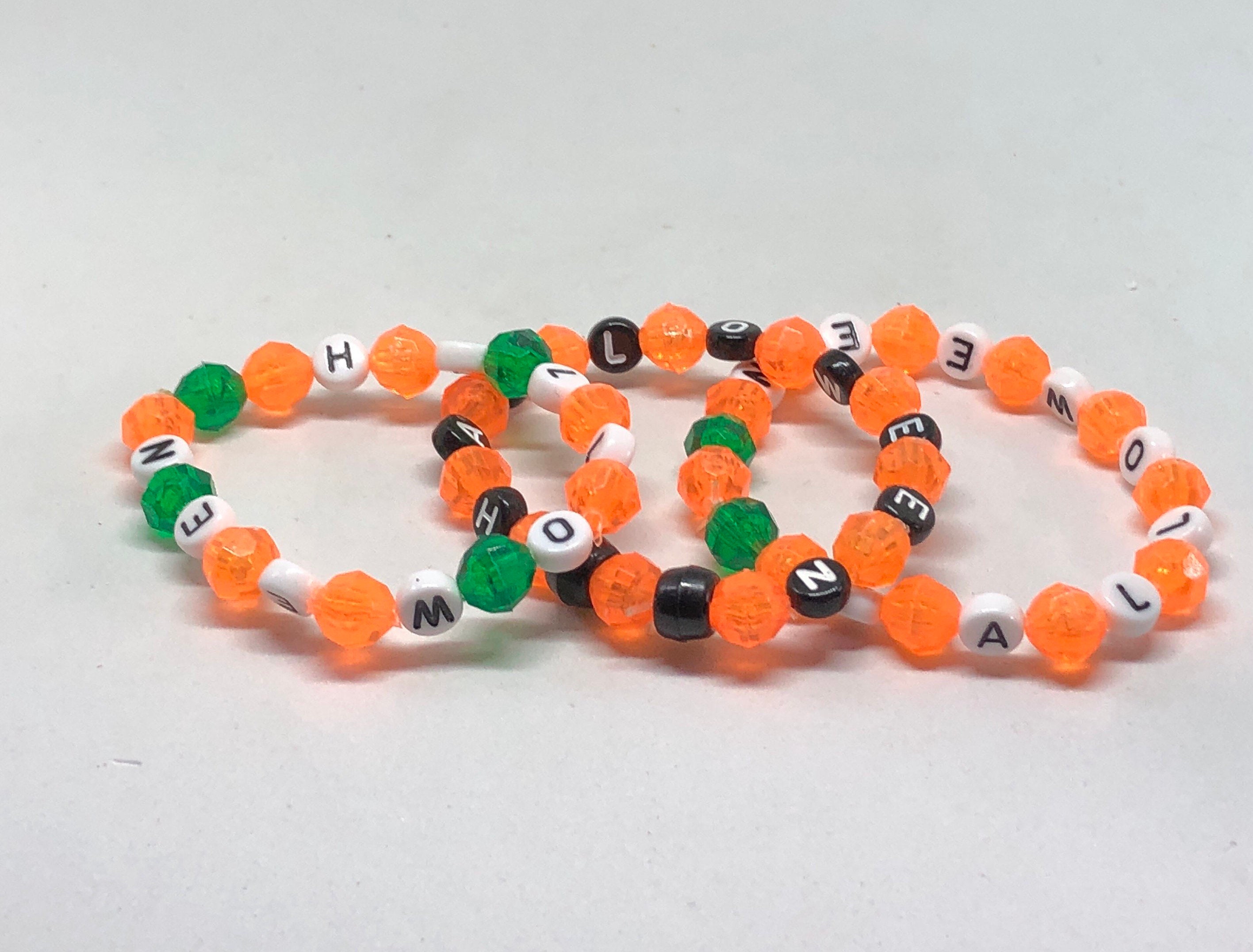 2 Braccialetti Halloween Per Coppia - Perline Elastiche Con Ciondoli A Tema Amicizia