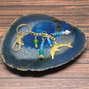 Gold Delphin Charme Multi-Schicht-Perlen Schlüsselanhänger, Perlen Charme, Taschenbaumler, Geburtstagsgeschenk, Geschenk für besonderen Anlass, Delfine