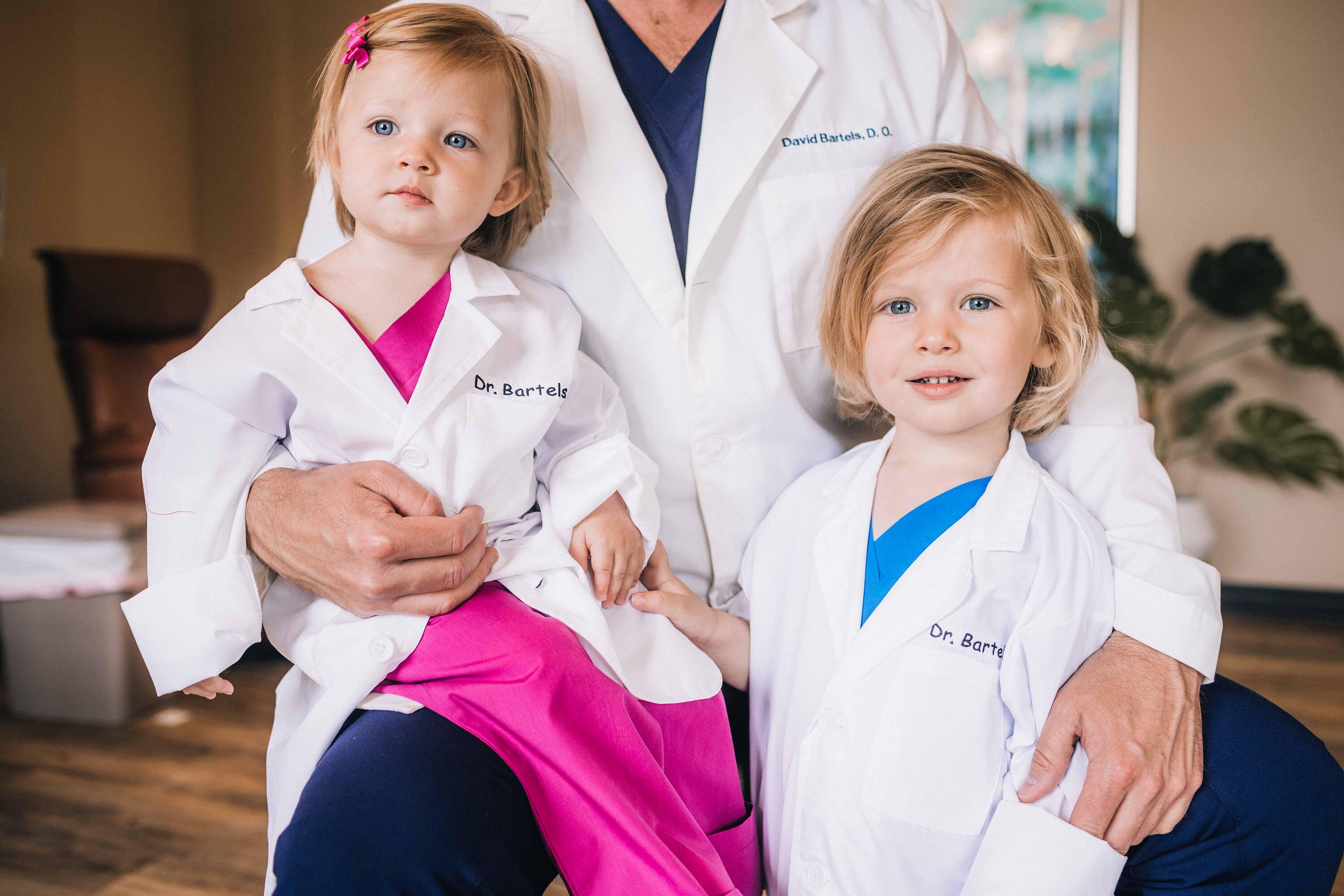 INFIRMIÈRES ET DOCTEURS - COSTUME DE DOCTEUR AVEC SARRAU DE LABORATOIRE ( ENFANT)