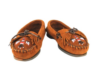 Vintage Minnetonka Moccasins Slip Ons, Size 5.5 Suede Leather Beaded Thunderbird Embellishment, Rounded Toe Good Condition