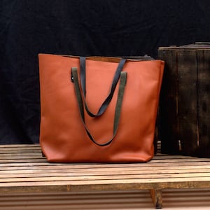Handmade One-Piece Leather Tote – Large Travel Purse for Everyday or Weekend Use | MONT5