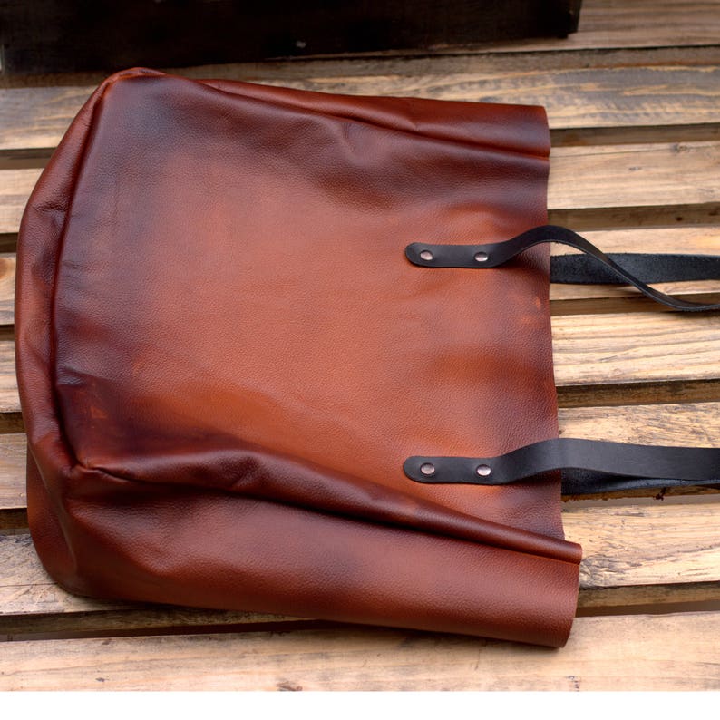 women leather tote