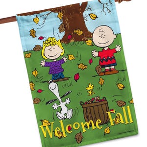 Snoopy Charlie Brown Welcome Fall Garden Flag, Peanuts Characters Autumn Flag, Snoopy Fall Outdoor Decor, Charlie Brown Decor, Snoopy Gift 28" x 40" House