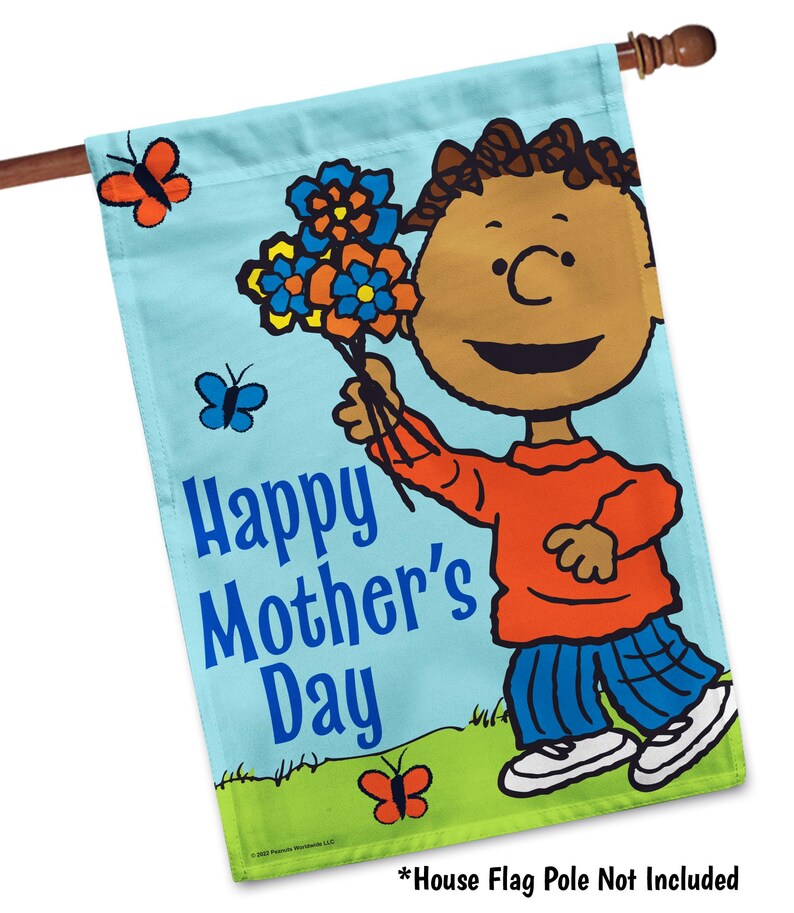 Pode incluir: Uma bandeira de jardim azul e verde com um personagem de desenho animado segurando flores. O texto "Happy Mother's Day" est&aacute; impresso na bandeira.