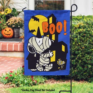 Snoopy and Woodstock Halloween Flag, Peanuts Halloween Decor, Snoopy Garden Flag, Spooky Season Decorations, Snoopy Mummy Haunted House
