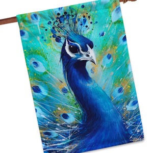 K&ouml;nnte beinhalten: Ein Aquarellbild eines Pfaus in Blau- und Gr&uuml;nt&ouml;nen. Der Kopf des Pfaus ist zur Seite gedreht, und seine Federn sind hinter ihm ausgebreitet, was einen farbenfrohen und abstrakten Hintergrund erzeugt.
