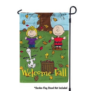 Snoopy Charlie Brown Welcome Fall Garden Flag, Peanuts Characters Autumn Flag, Snoopy Fall Outdoor Decor, Charlie Brown Decor, Snoopy Gift 12.5" x 18 Garden