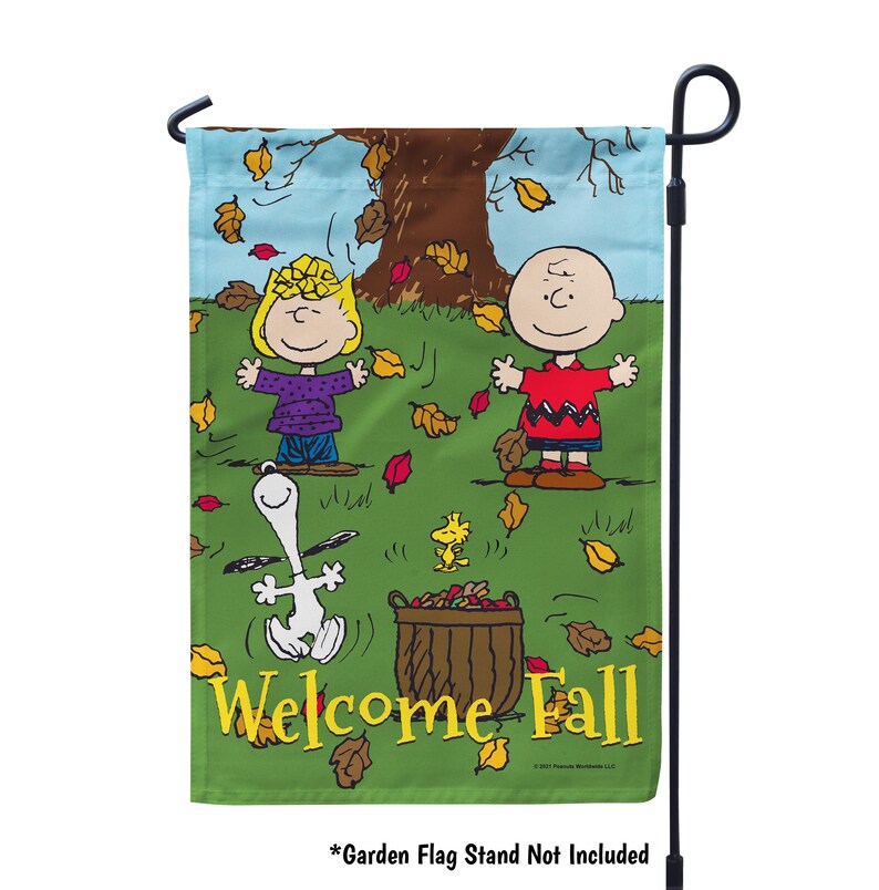 Snoopy Charlie Brown Welcome Fall Garden Flag, Peanuts Characters Autumn Flag, Snoopy Fall Outdoor Decor, Charlie Brown Decor, Snoopy Gift 12.5" x 18 Garden