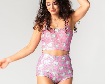 Short rose, blanc et argenté pailleté taille haute à imprimé léopard pour une tenue de festival ou de rave | Ensemble assorti disponible