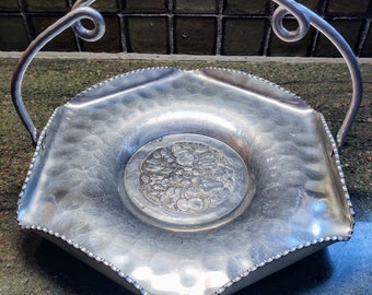 Forged Aluminum Embossed Tray With Handle