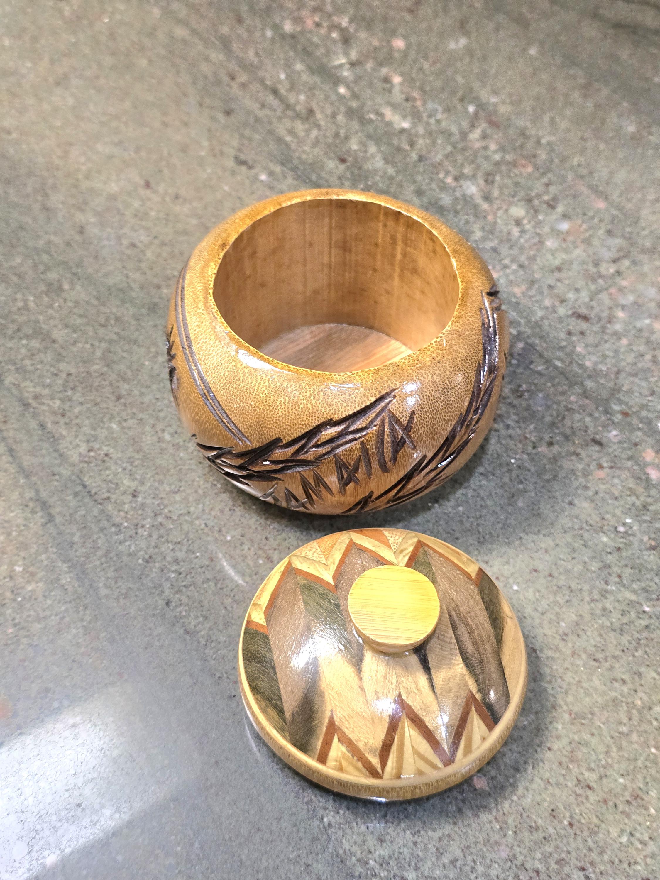 ☆ヴィンテージ☆ジュエリーボックス　木製　彫刻装飾 ヴィンテージの木製彫刻記念品ボックス - Etsy 日本