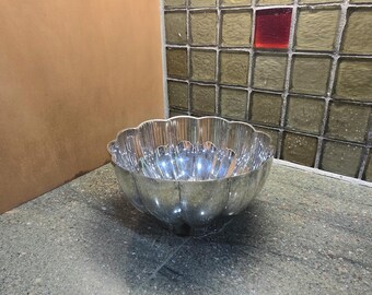 Vintage Webster Wilcox USA Silver Plated Scalloped Bowl