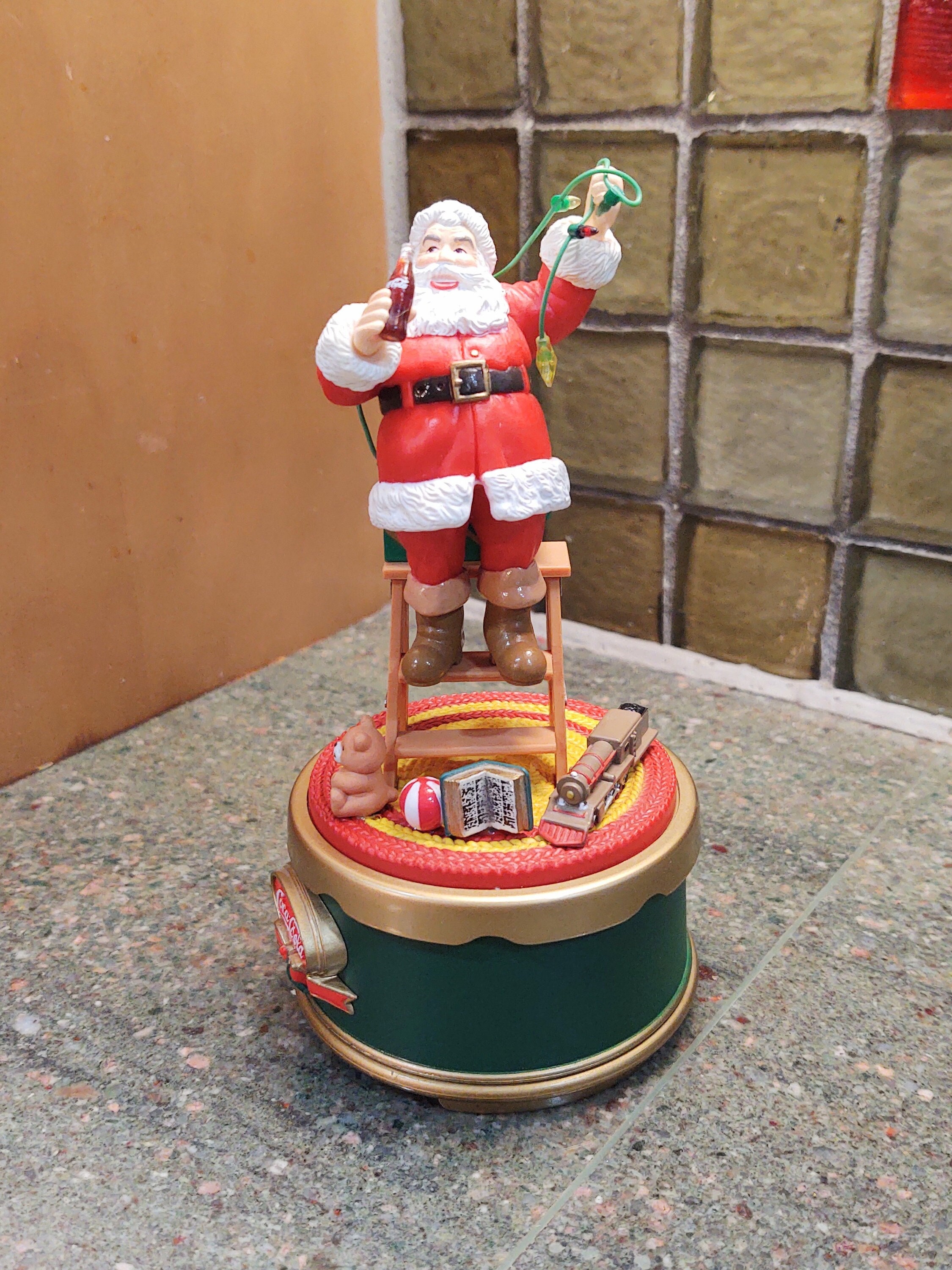 Vintage christmas musical figurines España