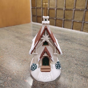 Vintage Hallmark Magic Collector&#39;s Series Colonial Church Ornament